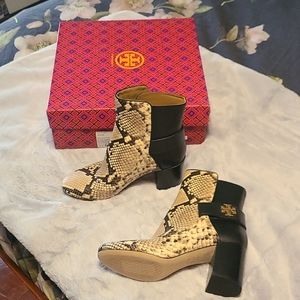 NWOT Tory Burch Kira Snakeskin ankle boots 6.5